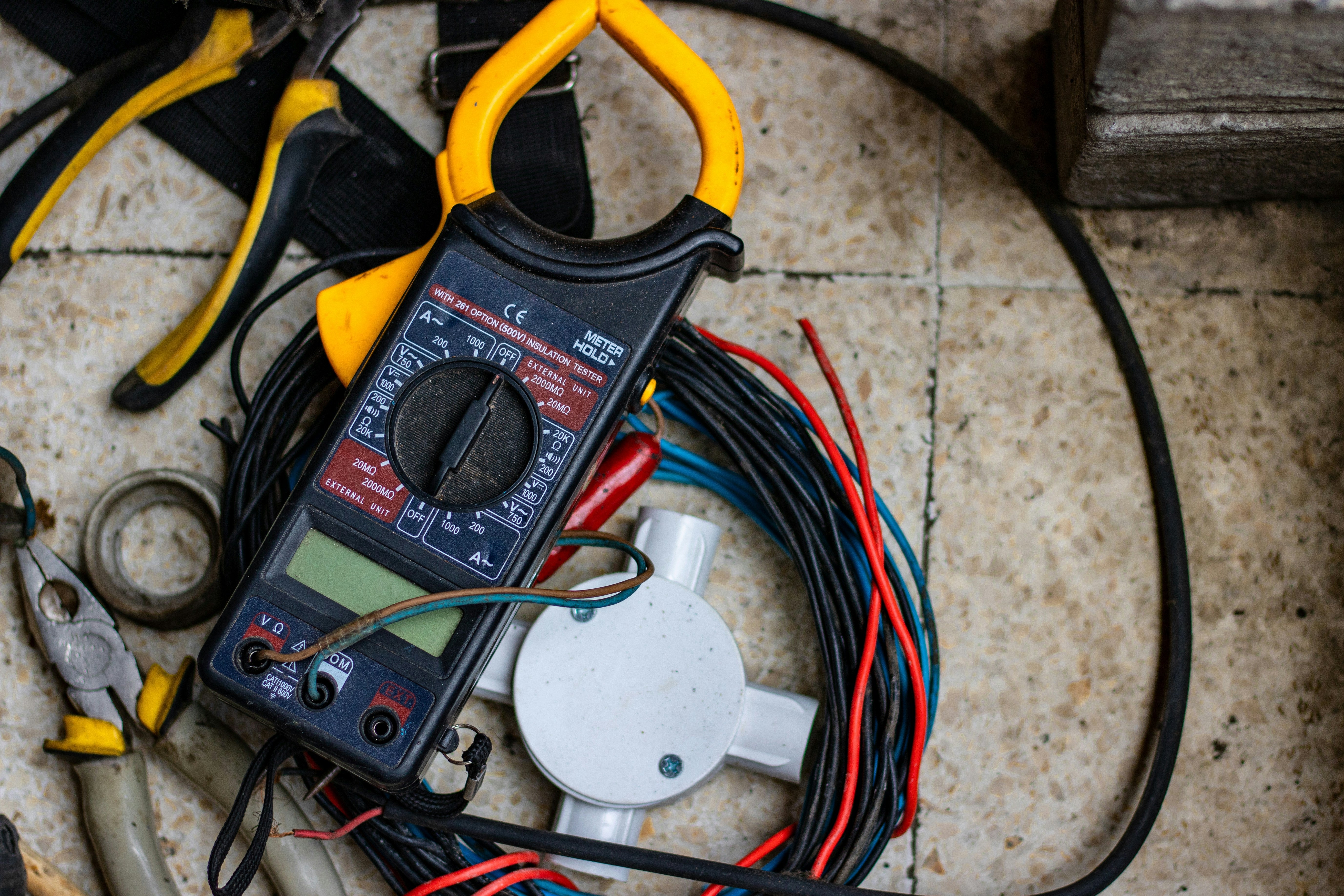 Hot Tub Electrical Guide: 220v vs. 110v, GFCI Requirements, Idaho Code