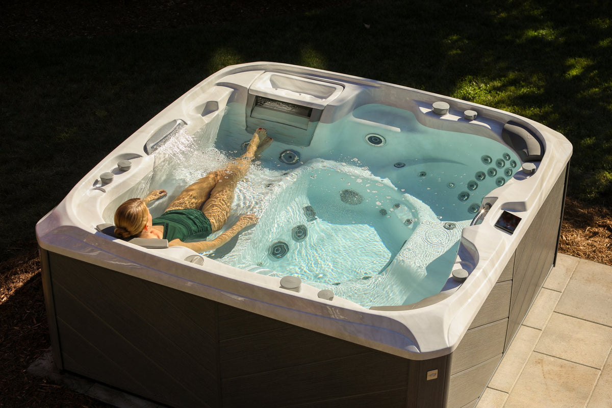 Sundance Cameo Review: Is the Best-Selling 880 Lounge Spa Right for You?